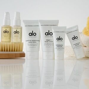 ALO Yoga Skincare Discovery Kit - White